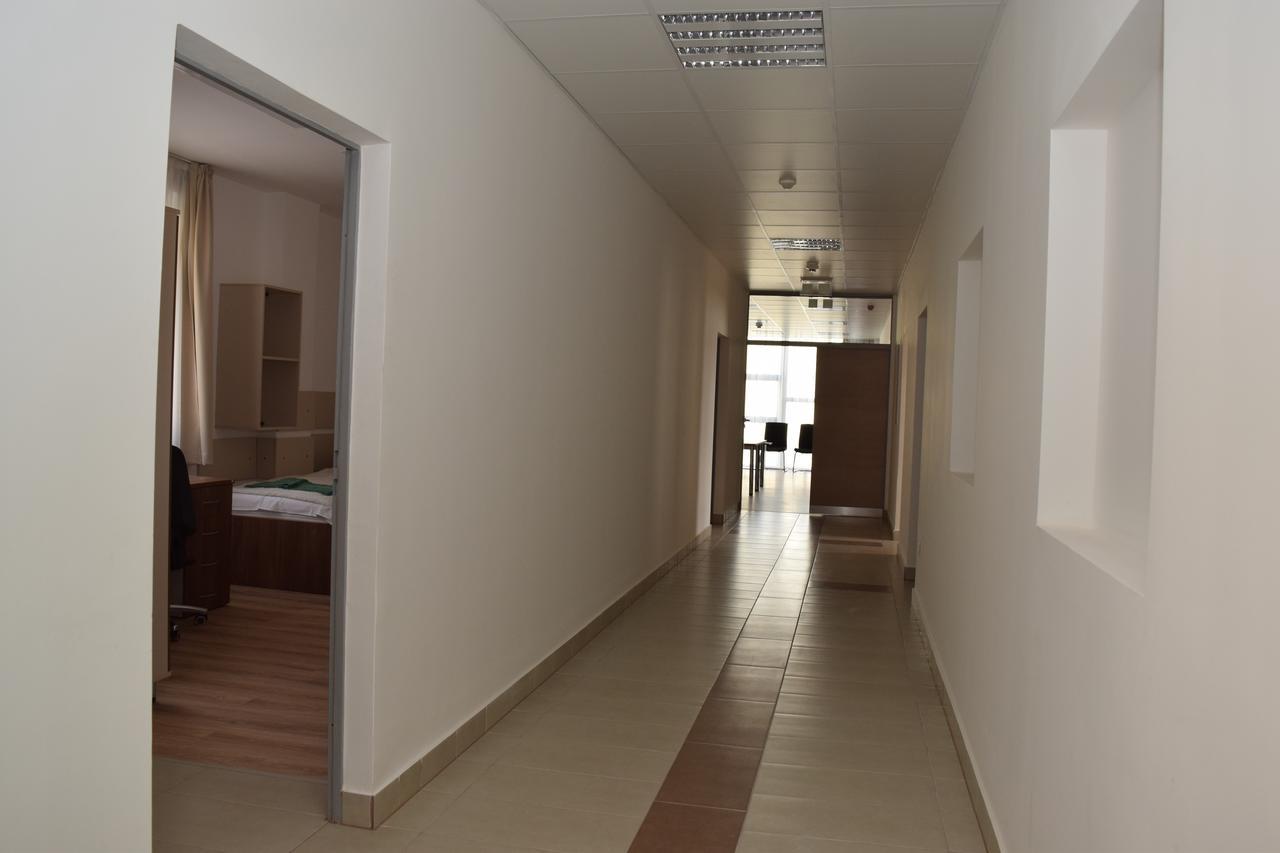 Marothi Kollegium Hostel Дебрецен Екстериор снимка