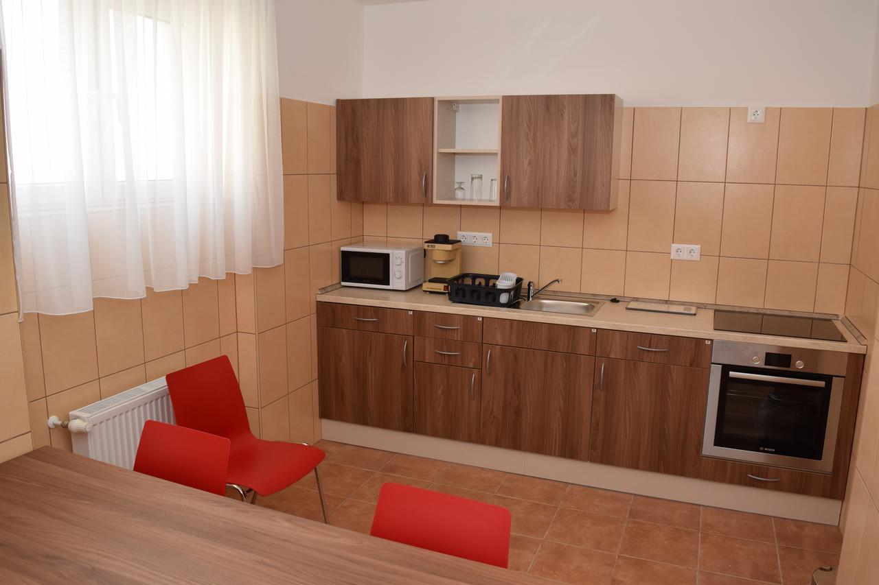Marothi Kollegium Hostel Дебрецен Екстериор снимка