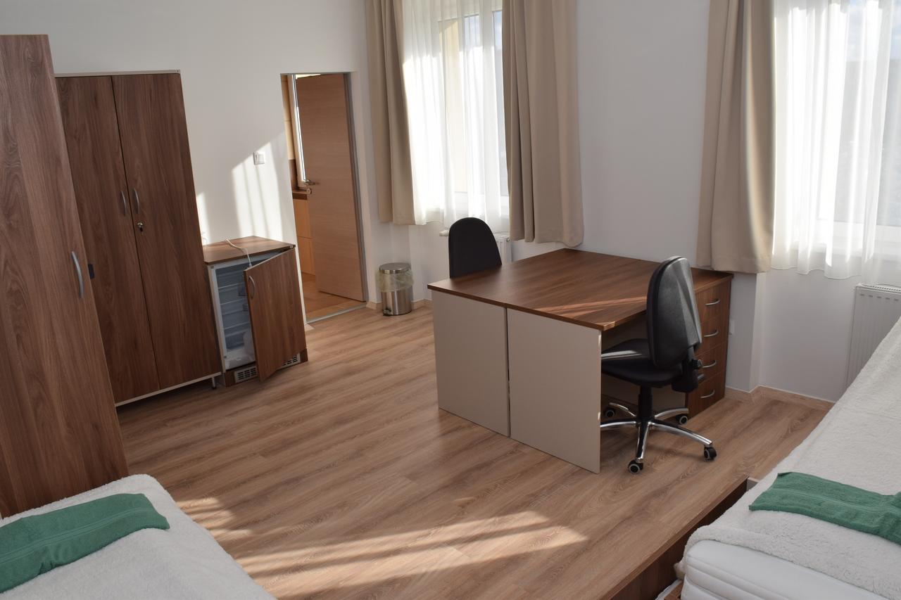 Marothi Kollegium Hostel Дебрецен Екстериор снимка