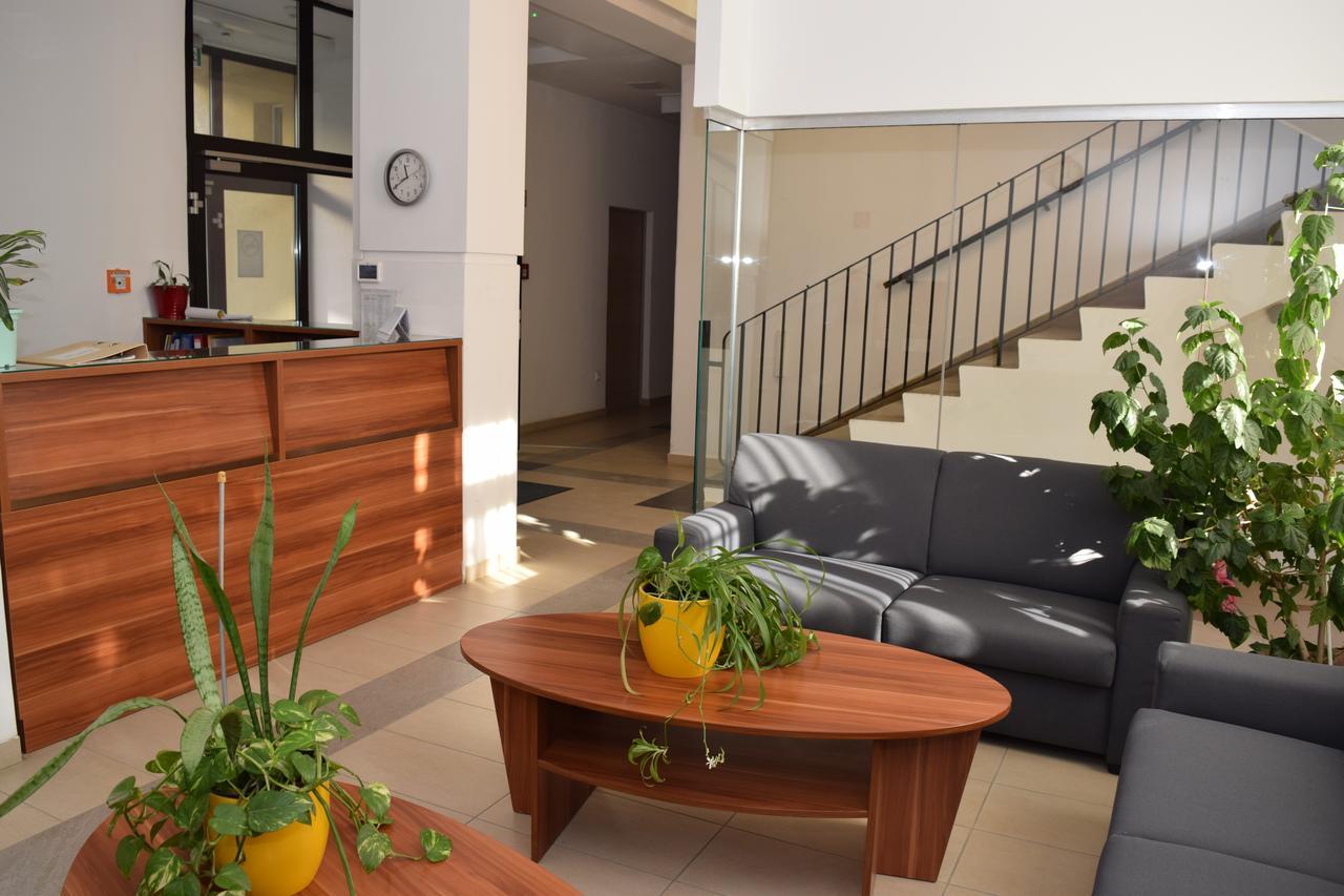 Marothi Kollegium Hostel Дебрецен Екстериор снимка